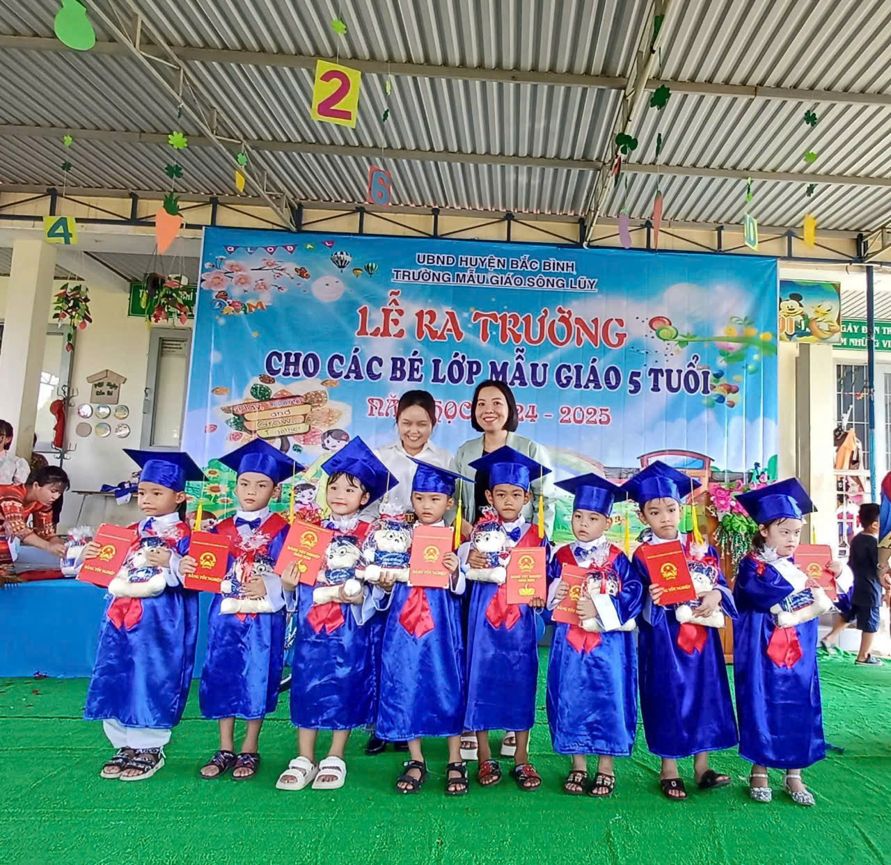 Lễ ra trường.8